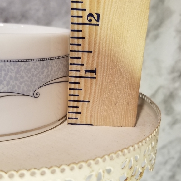 Wedgwood Venice round trinket box fine White Blue bone china 4" across Keepsake - Picture 8 of 12